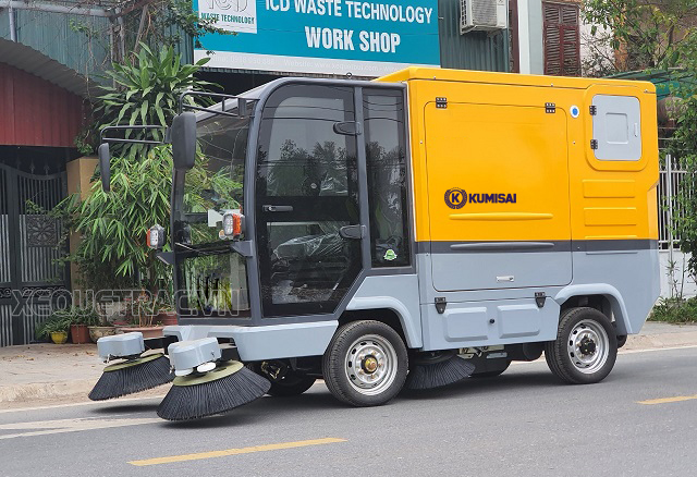 Xe quét rác ngồi lái Kumisai KMS 1800 dễ vận hành, dễ sử dụng 