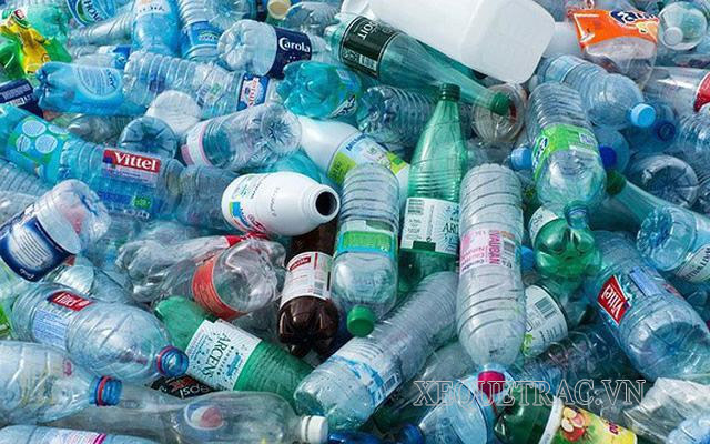 Chất thải nhựa là những sản phẩm nhựa dùng xong được thải ra ngoài môi trường