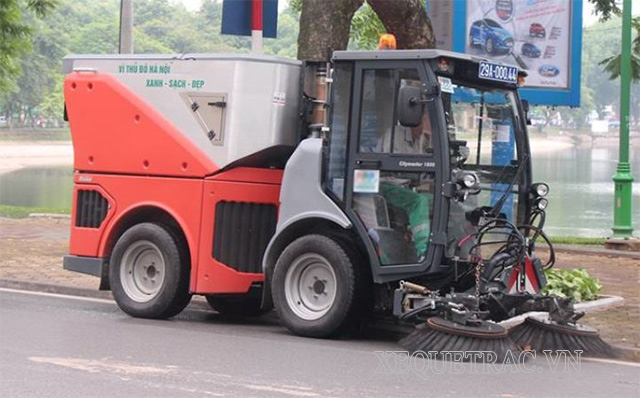 Xe quét rác Hako làm sạch rác và bụi bẩn hiệu quả